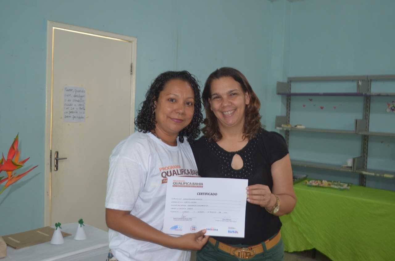 Prefeitura de Camacã entrega Certificado a Concluintes do Curso de Corte de Costura